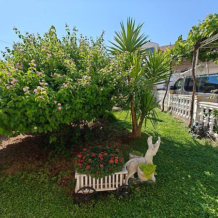Ferienwohnung Vikeli Trogir Exterior foto