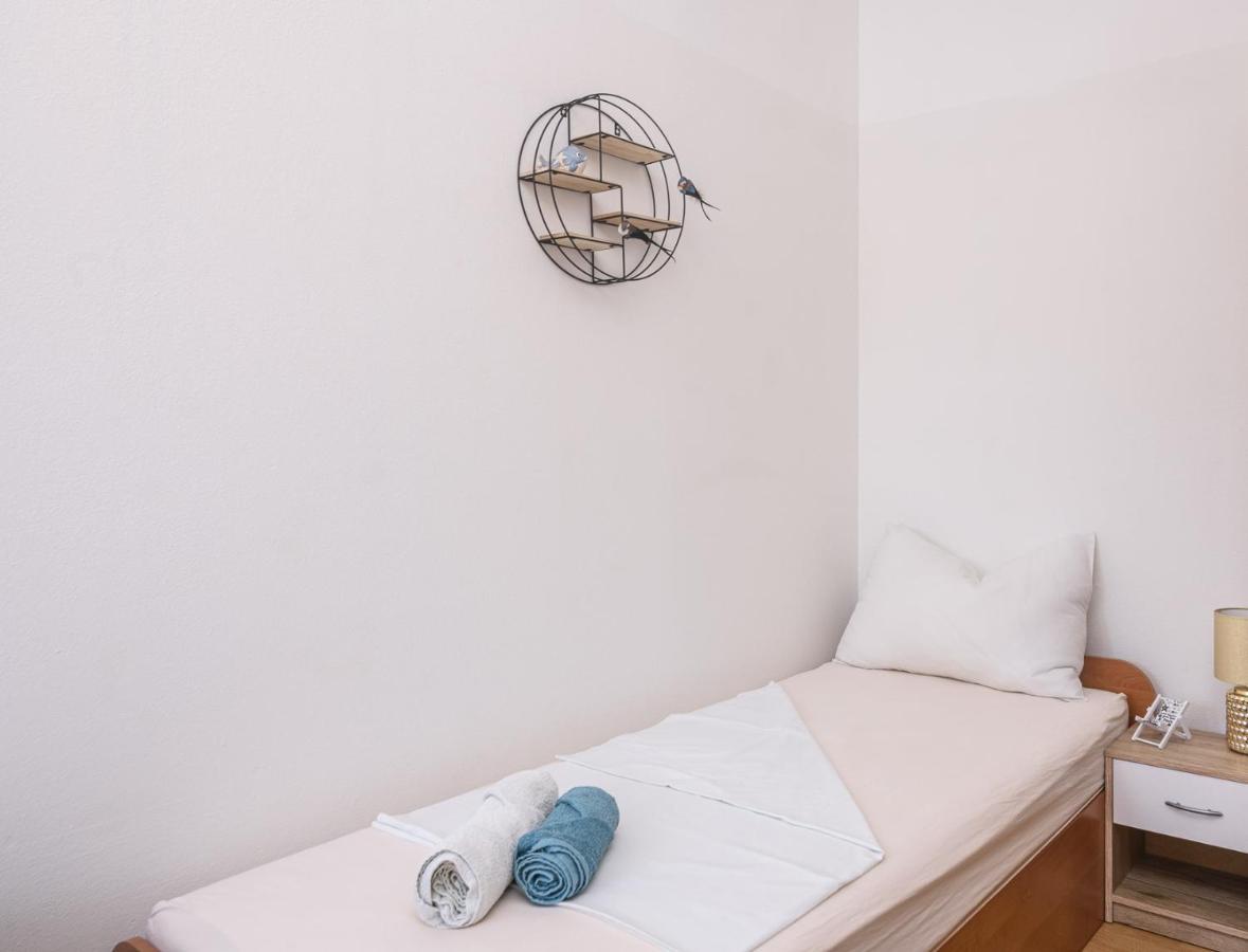 Ferienwohnung Vikeli Trogir Exterior foto