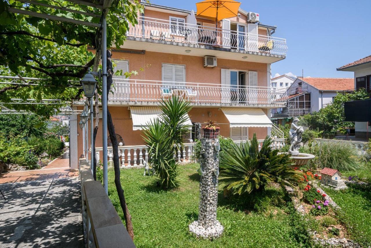 Ferienwohnung Vikeli Trogir Exterior foto