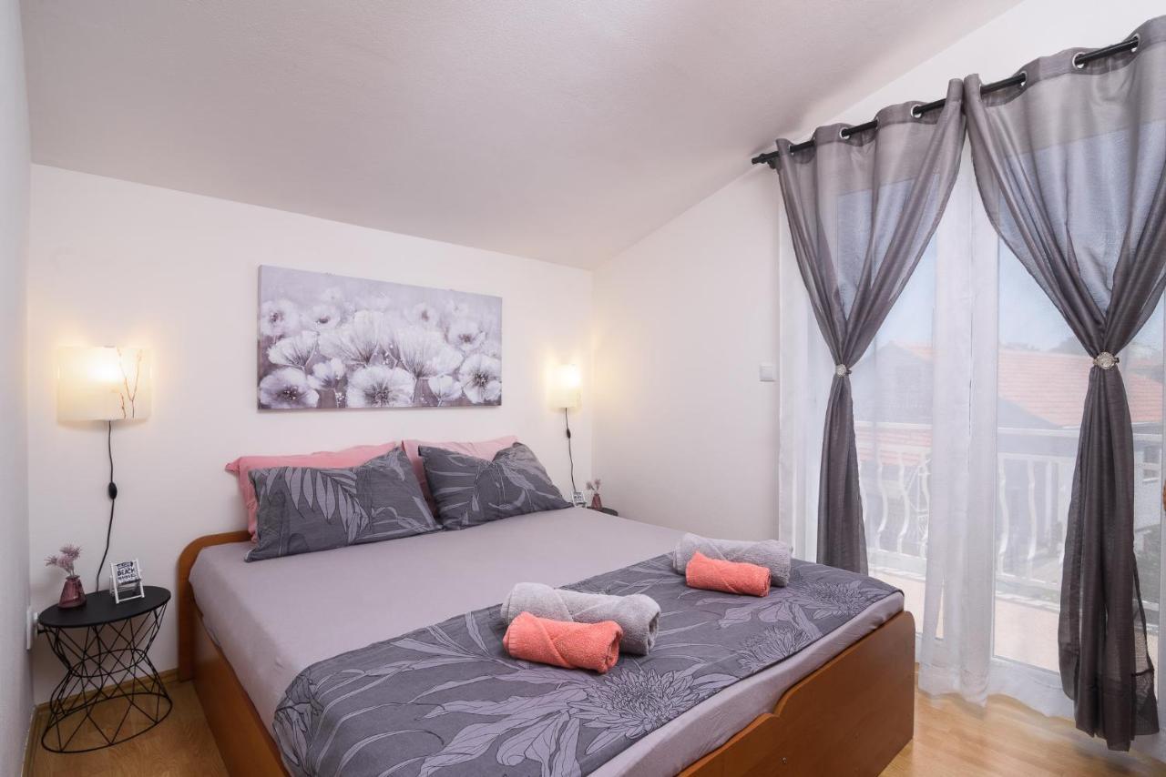 Ferienwohnung Vikeli Trogir Exterior foto
