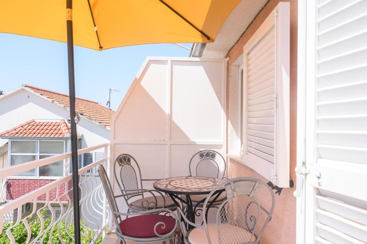 Ferienwohnung Vikeli Trogir Exterior foto