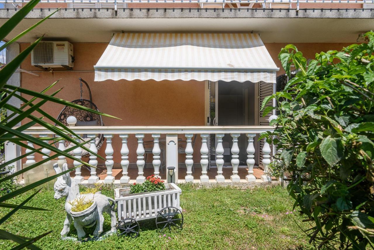 Ferienwohnung Vikeli Trogir Exterior foto