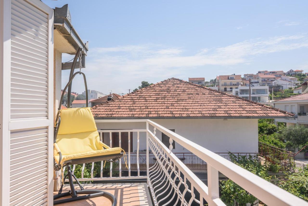 Ferienwohnung Vikeli Trogir Exterior foto