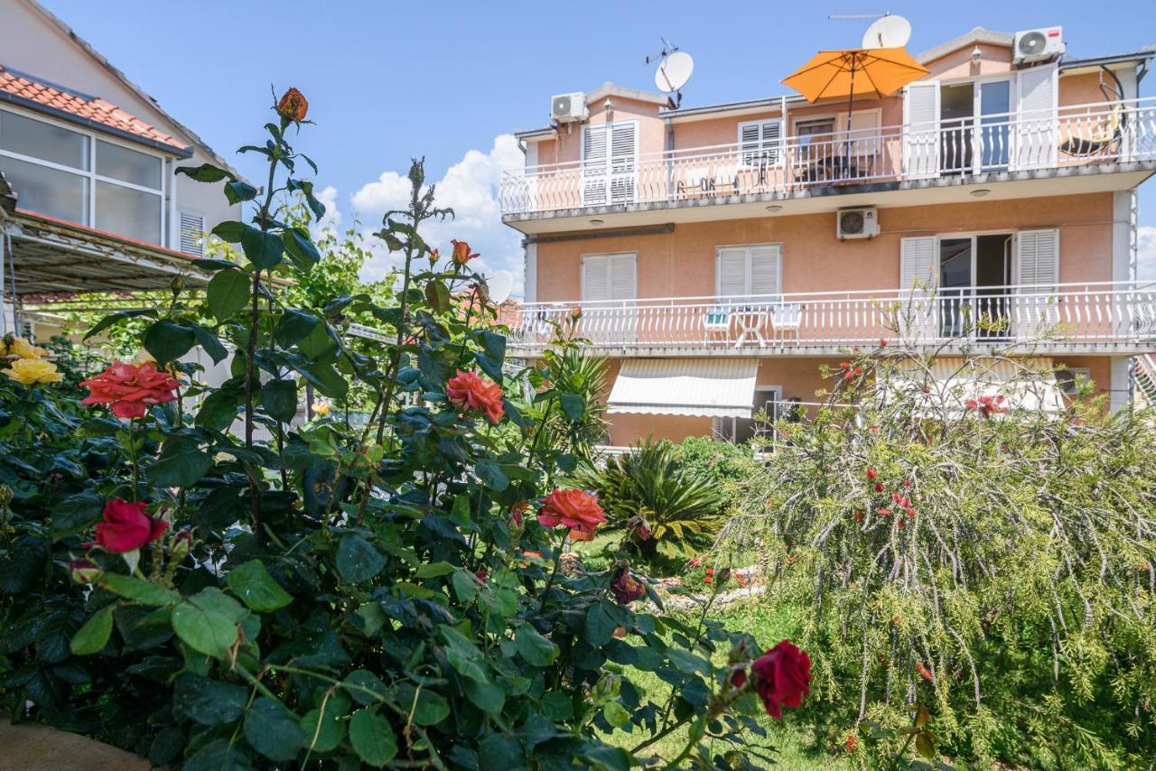 Ferienwohnung Vikeli Trogir Exterior foto