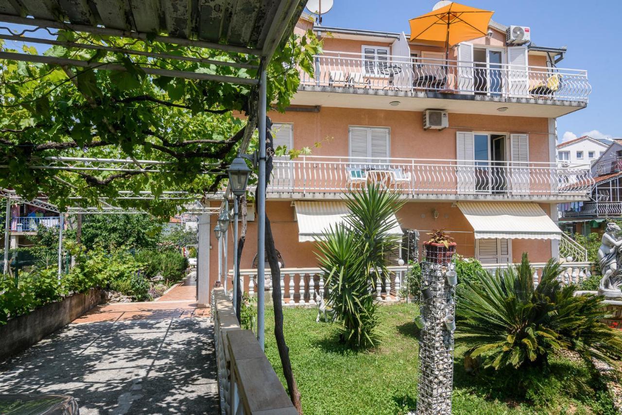 Ferienwohnung Vikeli Trogir Exterior foto